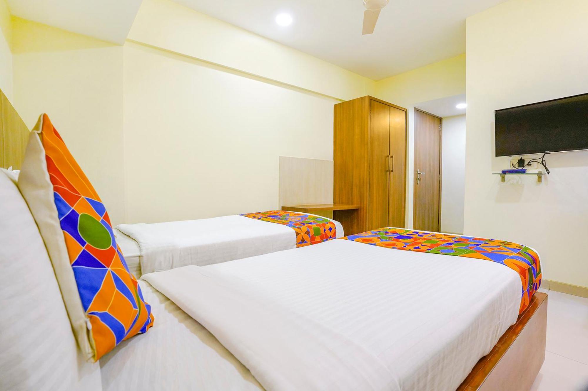 Hotel Fabexpress Kuber - Nr Apmc Vashi, Navi Mumbai